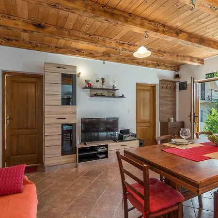 House Antonio פורץ